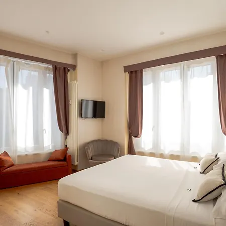 Pensión Ah - Fashion District