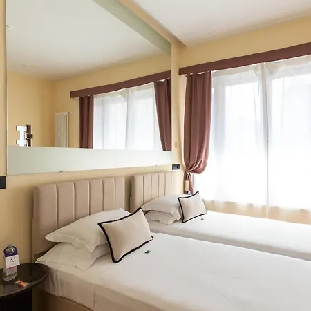 Ah - Fashion District Milán