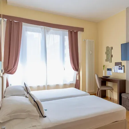 Ah - Fashion District Pensión 4*