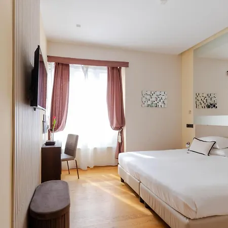 Ah - Fashion District Milán