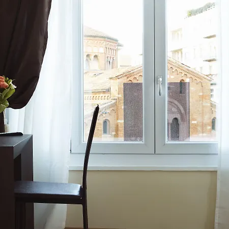 Pensión Ah - Fashion District Milán