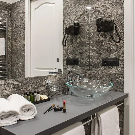 Ah - Fashion District Milán