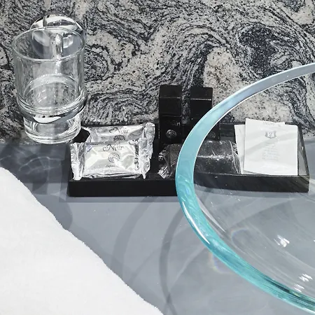 Pensión Ah - Fashion District Milán