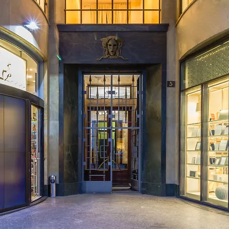 Pensión Ah - Fashion District 4*