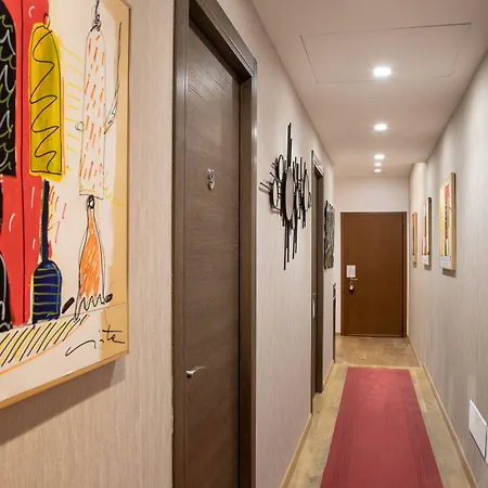 Ah - Fashion District Milán