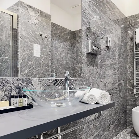 Pensión Ah - Fashion District Milán