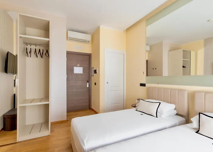 Pensionat Ah - Fashion District 4*