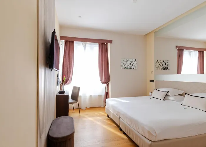 Ah - Fashion District Milano