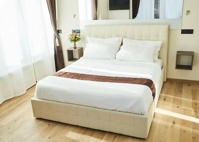 Pensionat Ah - Fashion District 4*