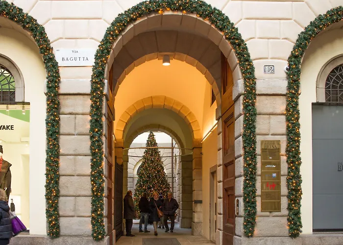 Ah - Fashion District Milano