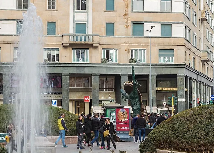 Ah - Fashion District Milano